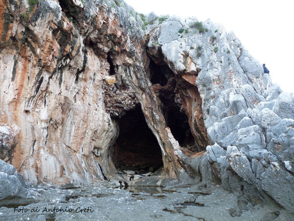 Grotta delle Striare, esterno