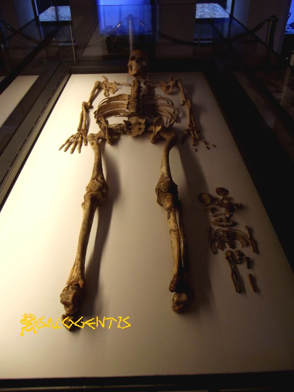 Lo scheletro di Delia e di suo figlio