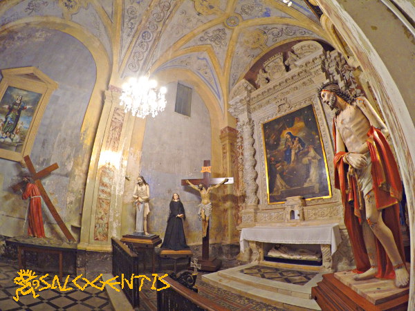 Santa Maria la Greca, Leverano - altare e statue della passione