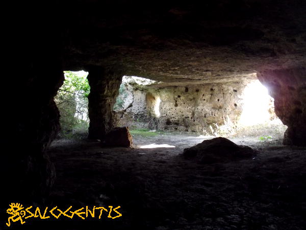 Casa-grotta nella Gravina di Riggio
