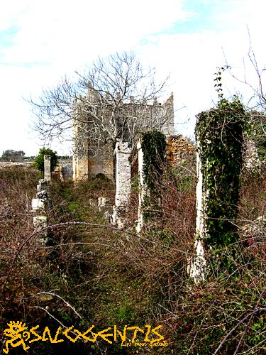 masseria con torre colombaia quadrata